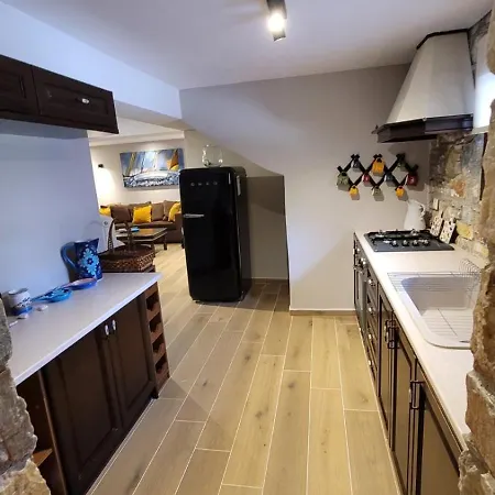 Camellia Villa Liaropá