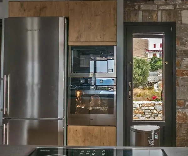 فيلة Camellia Liaropá